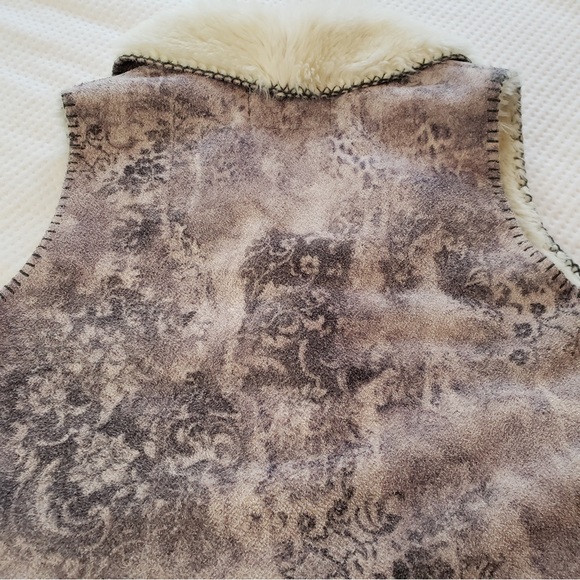 Cheyenne Collection Faux Fur and Suede Vest - Picture 2 of 15